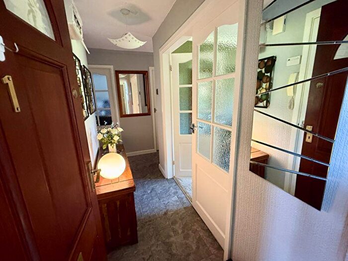 2 Bedroom Flat For Sale In Station Road, Sutton Coldfield, B73