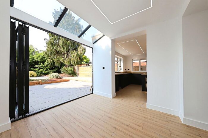 3 Bedroom Semi-Detached House For Sale In Kidderminster Road South, Hagley, Stourbridge, DY9