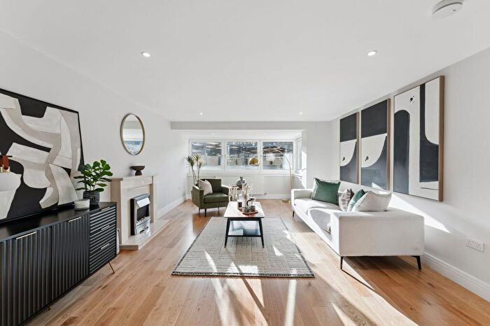 3 Bedroom Apartment For Sale In Norwood Park, Bearsden, G61