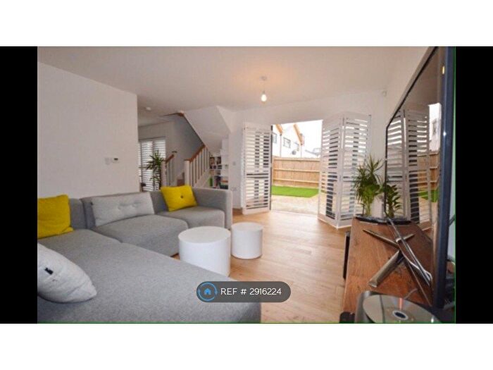 3 Bedroom Semi-Detached House To Rent In Crowley Mews, London, SW16