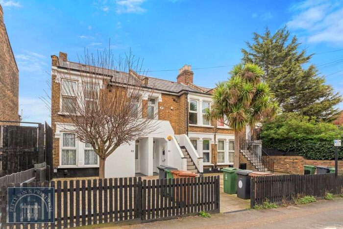 2 Bedroom Flat To Rent In Goldsmith Road, Leyton, E10