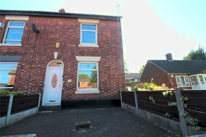 2 Bedroom End Of Terrace House To Rent In Farm Street, Heywood, Greater Manchester, OL10