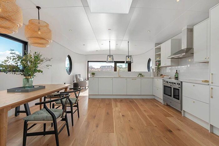 2 Bedroom Houseboat To Rent In Cheyne Walk, Chelsea Harbour, London, SW10