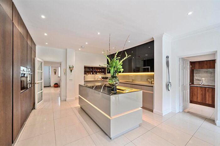 7 Bedroom Detached House For Sale In Broadfields Avenue, Edgware, HA8