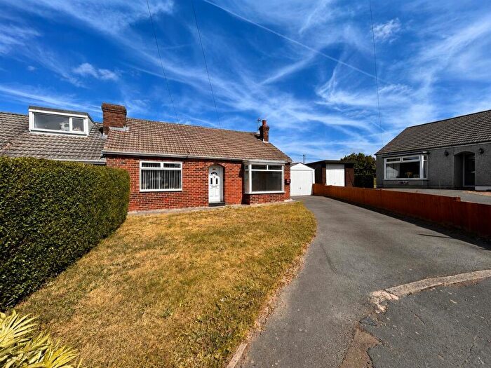 2 Bedroom Semi-Detached Bungalow For Sale In Broadway, Halifax, HX3
