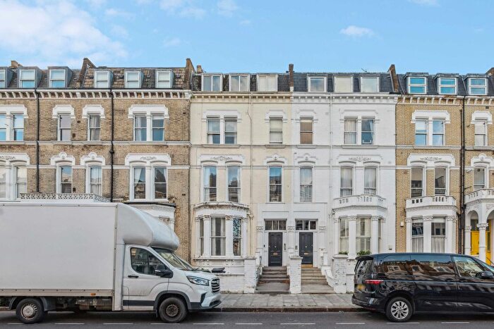 2 Bedroom Flat For Sale In Sinclair Road, London, W14