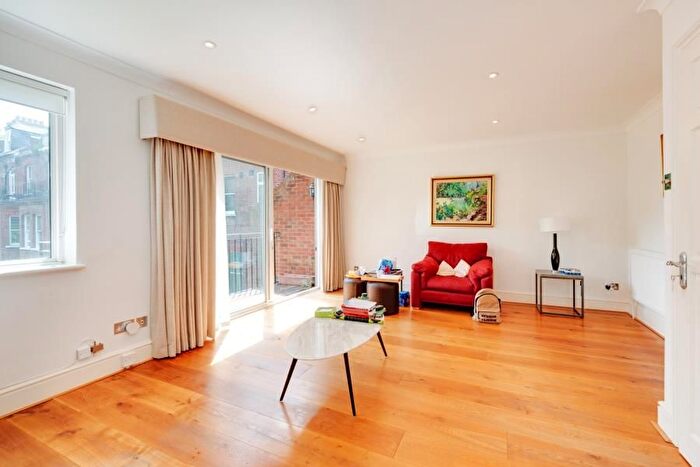 5 Bedroom Property To Rent In Frognal, Hampstead, NW3