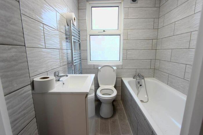 2 Bedroom Flat To Rent In Barrett's Grove, London, N16