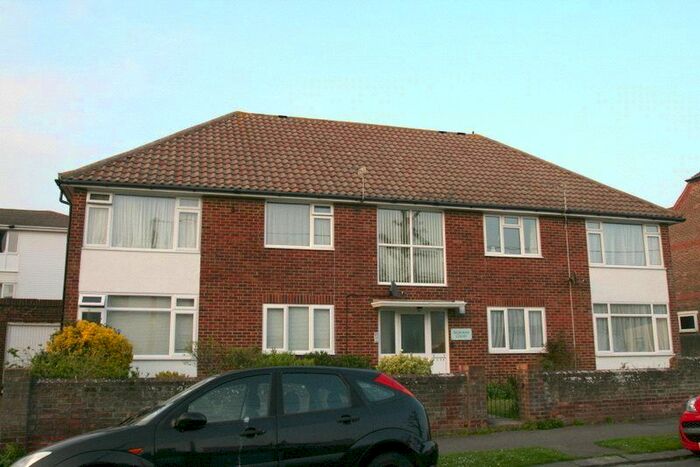 2 Bedroom Flat To Rent In Selborne Road, Littlehampton, BN17