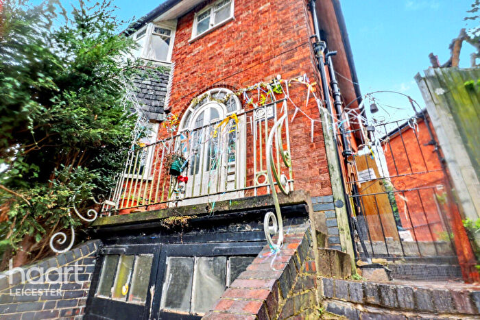 3 Bedroom Detached House For Sale In Knighton Road, Leicester, LE2