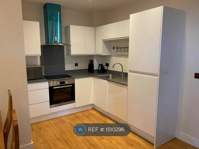 2 Bedroom Flat To Rent In Grandera House, Sunbury-On-Thames, TW16