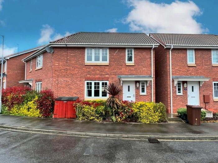 2 Bedroom Semi-Detached House To Rent In Ladybower Way, Kingswood, HU7