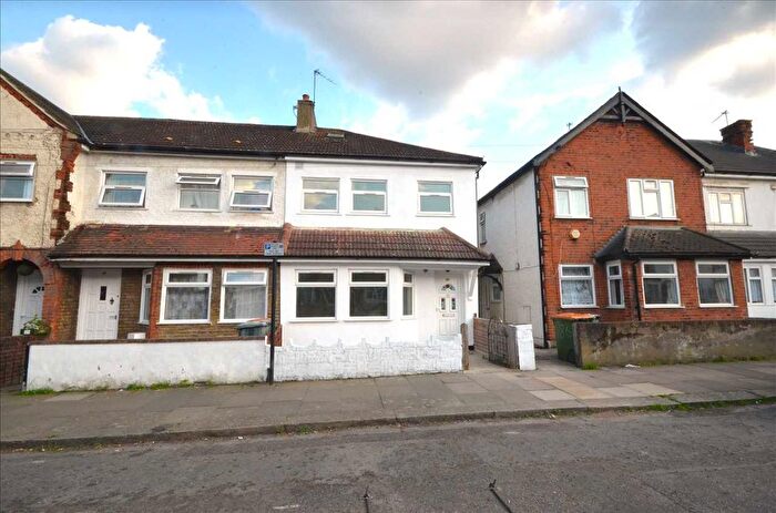 3 Bedroom End Of Terrace House To Rent In Nelson Street, East Ham, E6