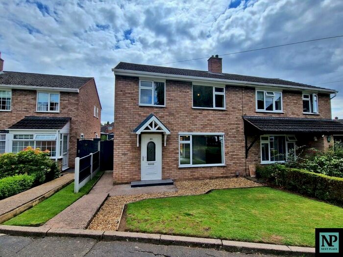 3 Bedroom Semi-Detached House To Rent In Tudor Crescent, Amington, B77