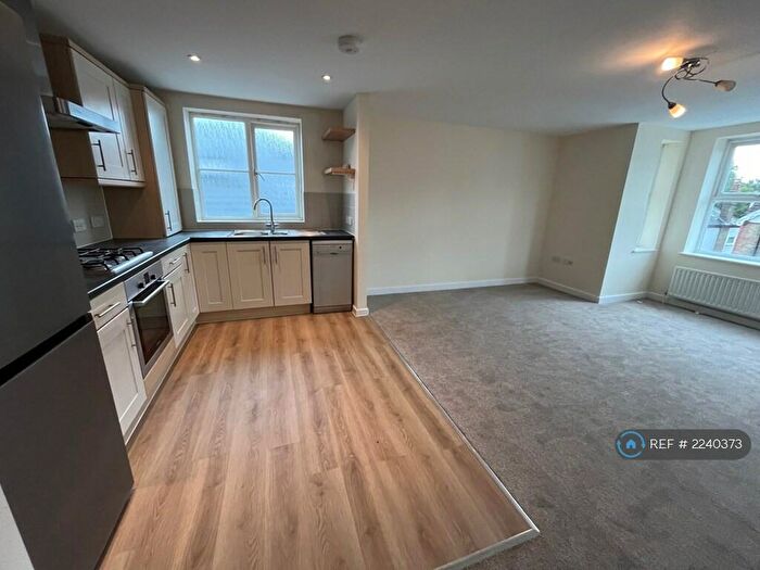 2 Bedroom Flat To Rent In Tollgate Court, South Croydon, CR2