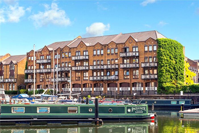 3 Bedroom Apartment To Rent In Goodhart Place, E14