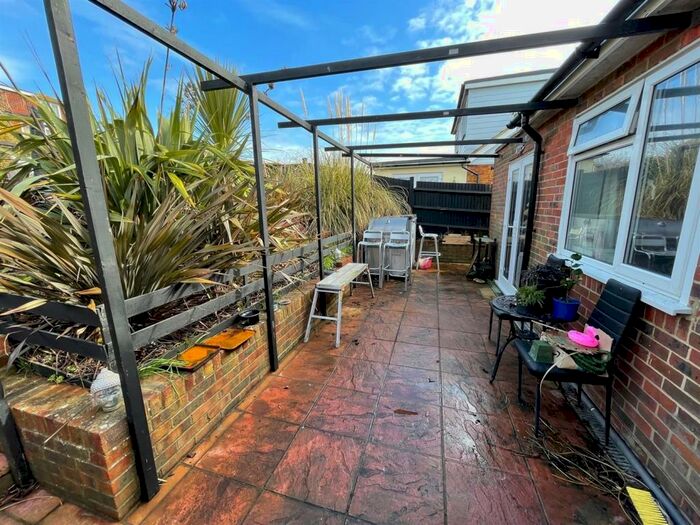 3 Bedroom Bungalow To Rent In Wicklands Avenue, Saltdean, Brighton, BN2