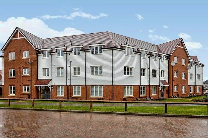 2 Bedroom Flat To Rent In Steeplechase Way, Arundel, BN18