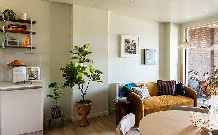 2 Bedroom Flat To Rent In Masonry Place, Hayes, UB3