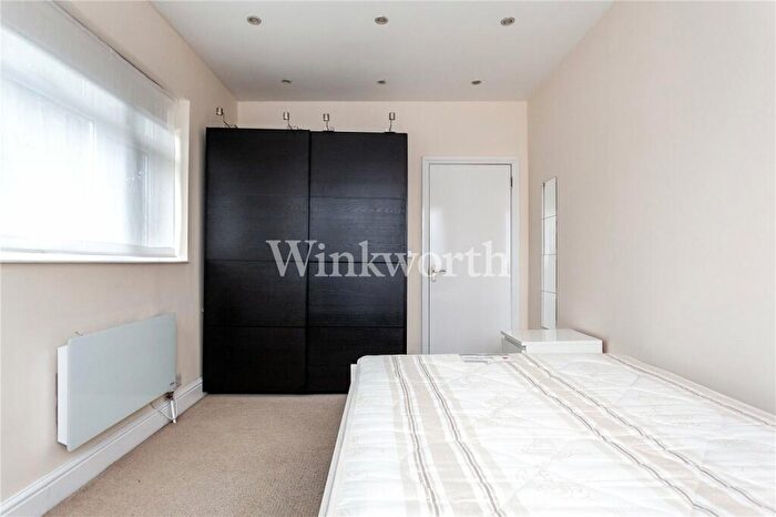 Studio To Rent In Finchley Road, London, NW11