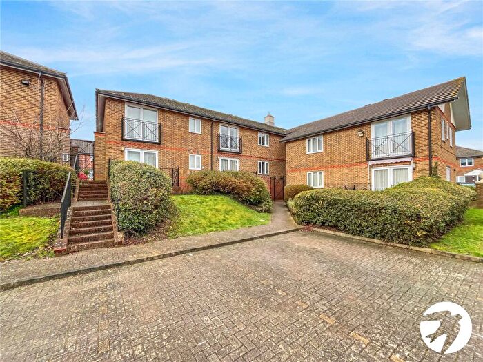 2 Bedroom Maisonette To Rent In Port Rise, Chatham, Kent, ME4