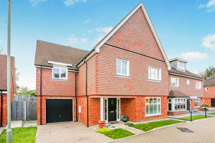 4 Bedroom Detached House For Sale In Halliday Close, Ewell, KT17