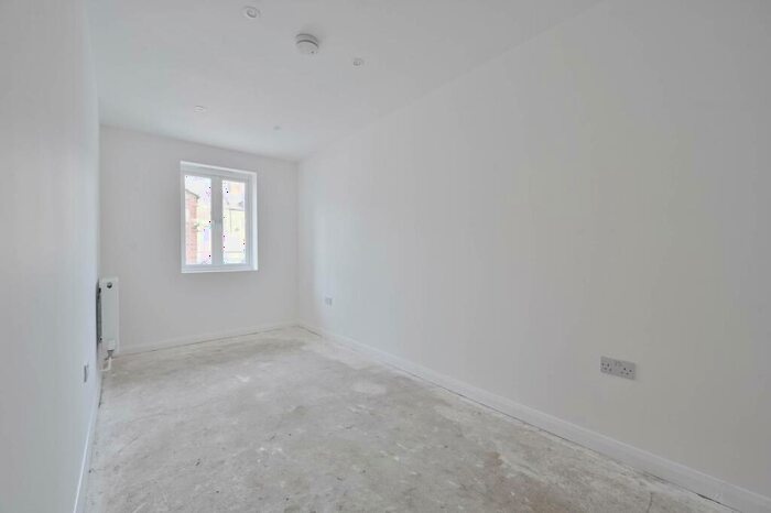 2 Bedroom Flat To Rent In Brownhill Road, Catford, London, SE6