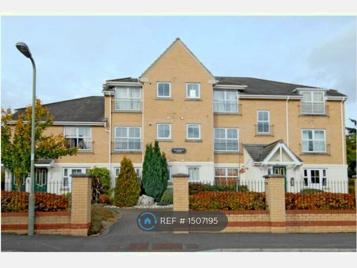 2 Bedroom Flat To Rent In Windsor Close, Farnborough, GU14