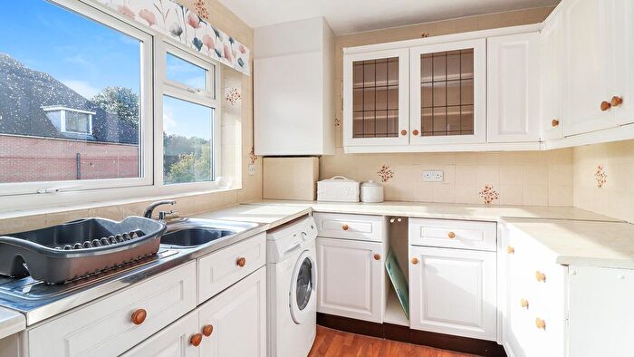 2 Bedroom Flat For Sale In Parkside, Eastbury Road, Watford, WD19