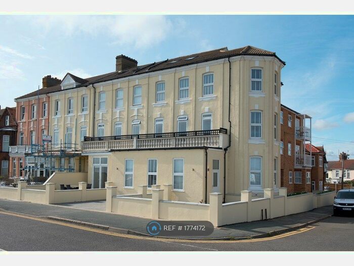 2 Bedroom Flat To Rent In Marine Parade, Harwich, CO12