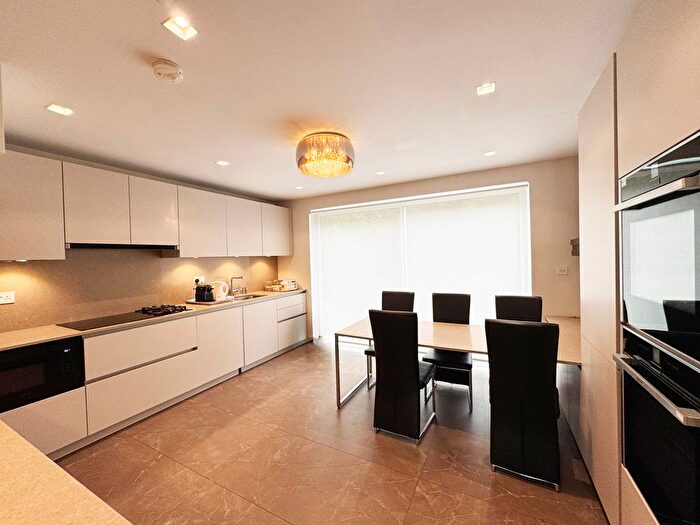 4 Bedroom Detached House To Rent In Danescroft Gardens, London, NW4