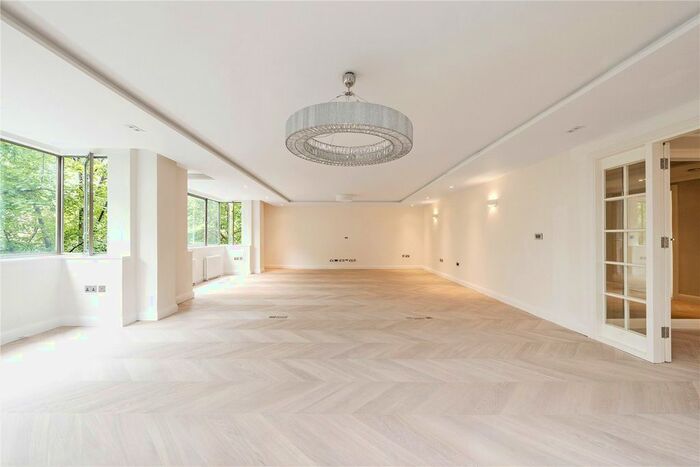 3 Bedroom Flat To Rent In South Lodge, Knightsbridge, London, SW7