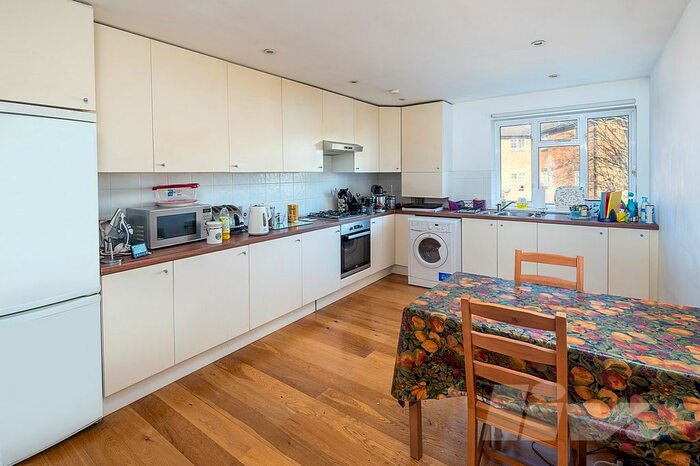 2 Bedroom Flat To Rent In High Street, Acton, W3