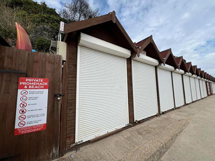 Chalet For Sale In Highcliffe Beach Huts, BH19