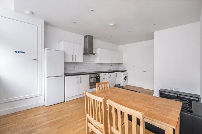 2 Bedroom Apartment To Rent In White Church Passage, Aldgate, London, E1