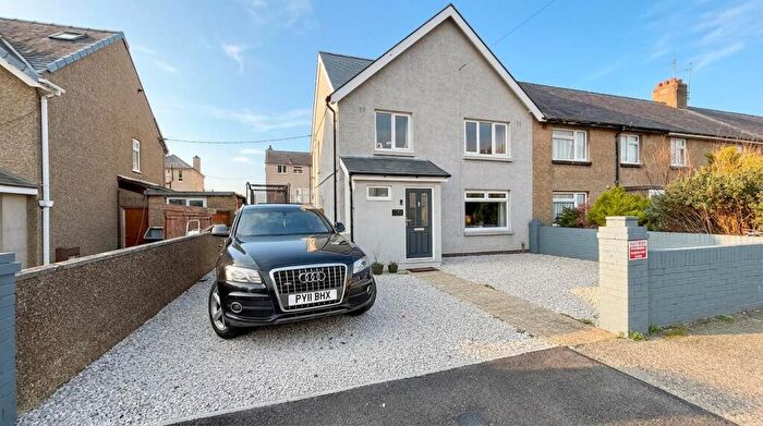 3 Bedroom End Of Terrace House For Sale In Heol Y Llan, Barmouth, LL42