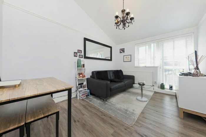 1 Bedroom Flat To Rent In Conistone Way, London, N7