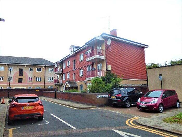 2 Bedroom Flat To Rent In Mcewen Way, Stratford, London, E15