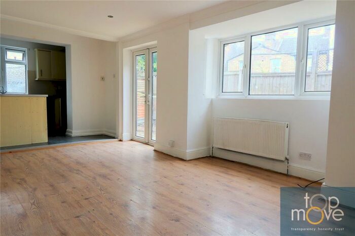2 Bedroom Apartment To Rent In Birchanger Road, London, SE25