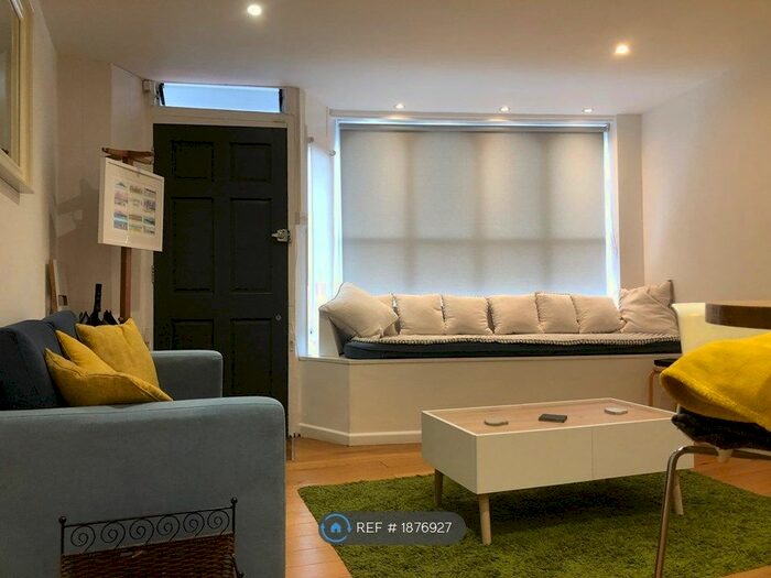 1 Bedroom Flat To Rent In Keymer, Hassocks, BN6