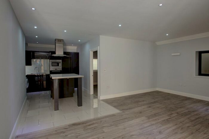 2 Bedroom Apartment To Rent In East Street, Addington, West Malling, ME19