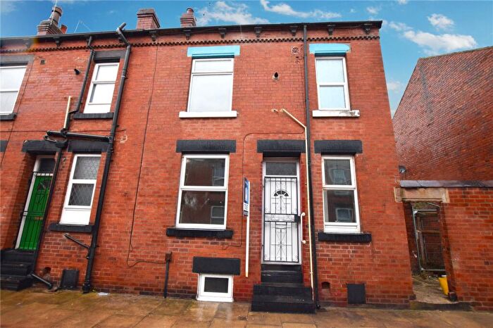 2 Bedroom End Of Terrace House To Rent In Dobson Avenue, Leeds, West Yorkshire, LS11