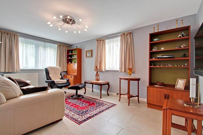 2 Bedroom Flat To Rent In British Street, Tower Hamlets, London, E3