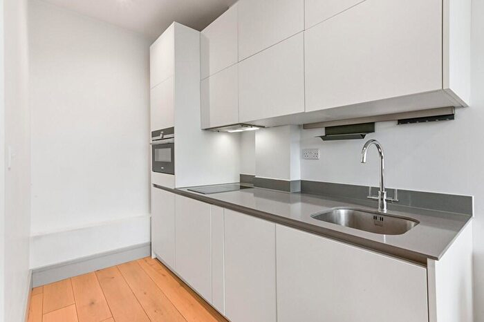 1 Bedroom Flat To Rent In Imperial Drive, Harrow, Middlesex, HA2