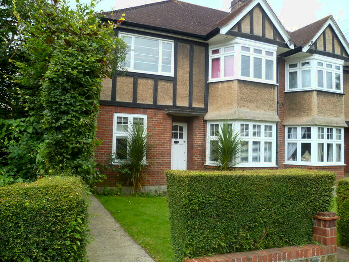 2 Bedroom Flat To Rent In Grove Avenue, Sutton, SM1