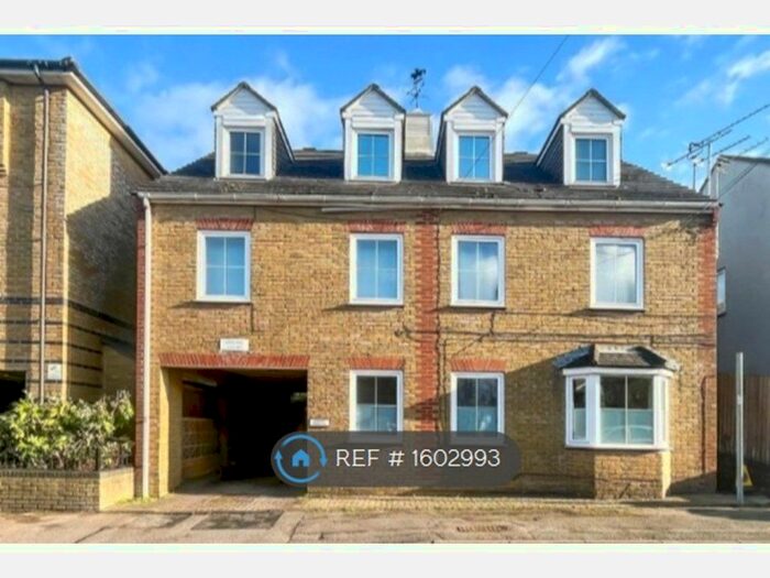 Studio To Rent In Knights Court, Sittingbourne, ME10