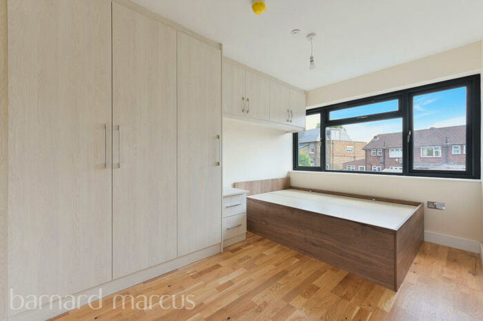 Apartment To Rent In Chudleigh Gardens, Sutton, SM1