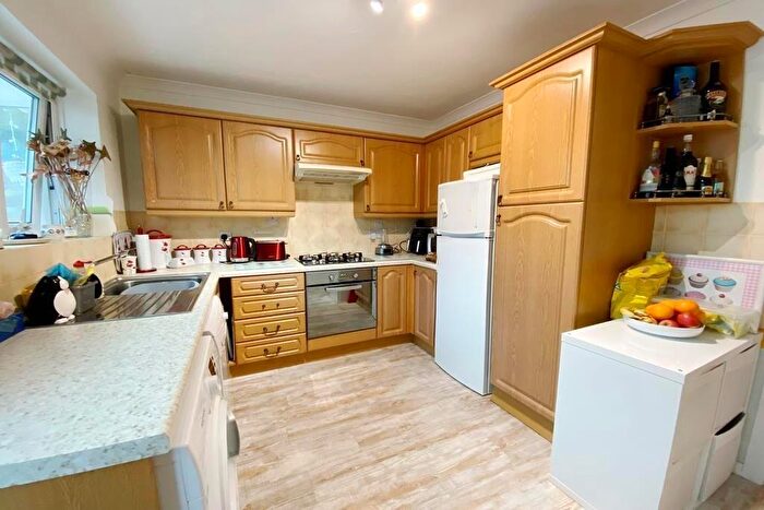2 Bedroom Bungalow For Sale In Oakhurst Close, West Moors, Ferndown, Dorset, BH22