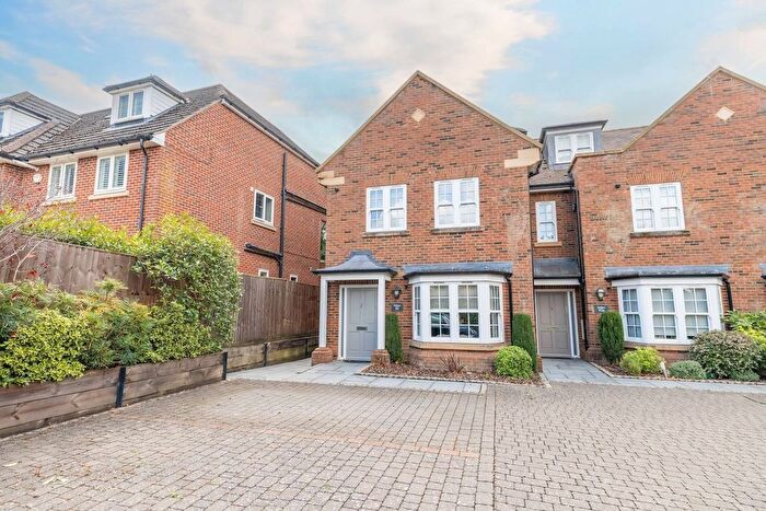 4 Bedroom Town House For Sale In Candlemas Lane, Beaconsfield, HP9