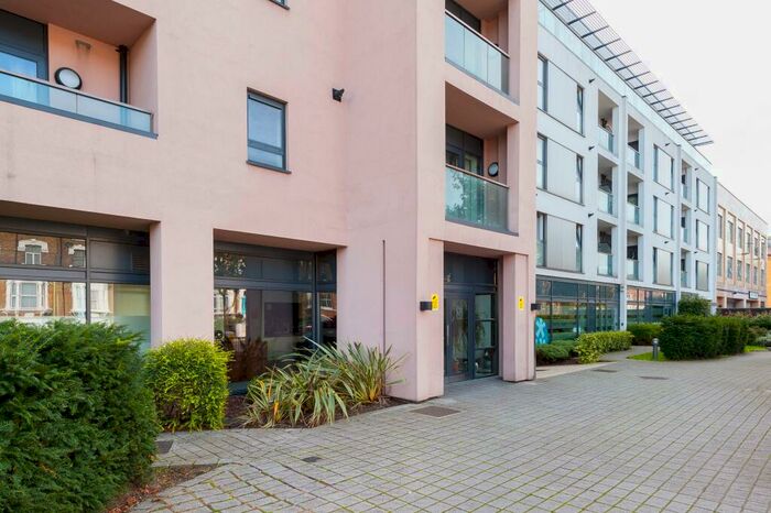 2 Bedroom Apartment To Rent In Drayton Park London, N5